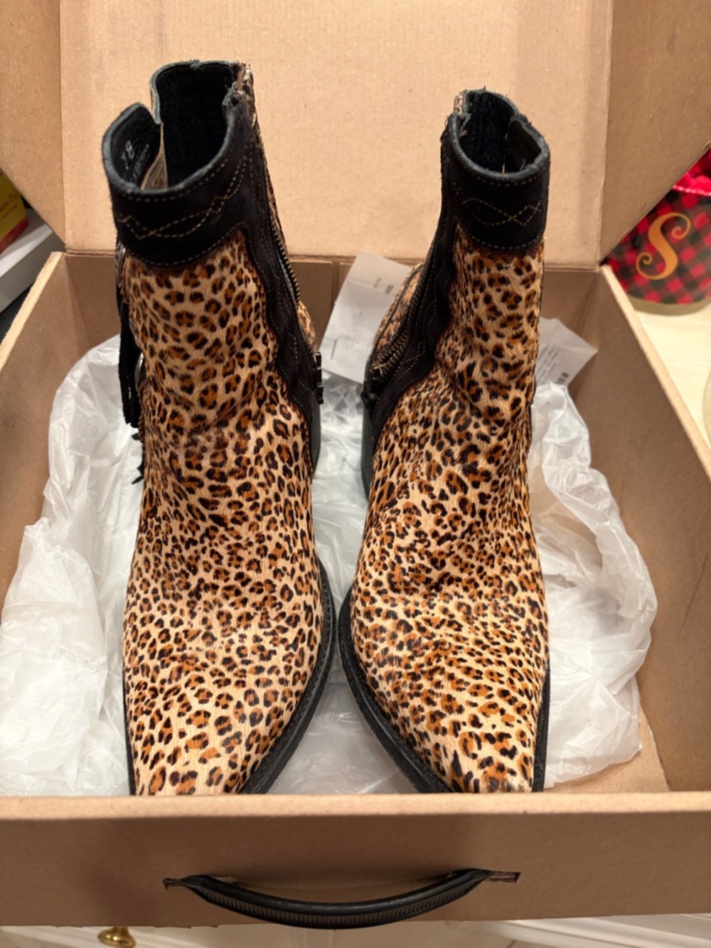 Double D Ranch Box with Hand and Tan Skin Tone